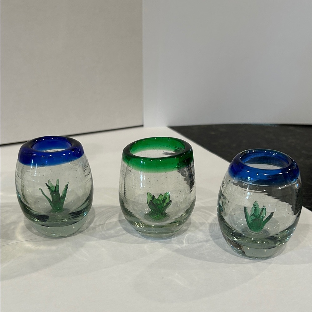Agave Hand-Blown Glass Decanter and 6 Shot Glasses - Picture 5 of 16